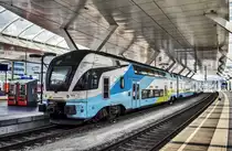 4010 107 wartet in Salzburg Hbf, auf die Abfahrt als west 967 nach Wien Praterstern.
Aufgenommen am 26.7.2018.