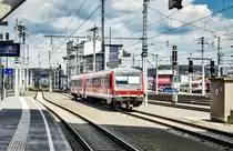 Nachschuss von 628 568, bei der Ausfahrt aus Salzburg Hbf.
Unterwegs war die Garnitur als REX 5867 (Freilassing - Mattighofen - Braunau am Inn).
Aufgenommen am 26.7.2018.
