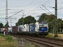 Am gesterigen Sonntag kommen die beiden WLC-Loks 1193 980 und 1216 855 mit einem Containerzug durch Rheydt Hbf gen Köln gefahren. 29.7.2018