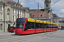 Be 6/8 Combino 665, auf der Linie 9, fährt zur Haltestelle beim Bubenbergplatz. Die Aufnahme stammt vom 22.05.2018.