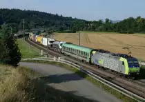 BLS CARGO.
Re 485 010-3 mit einer Rola bei Roggwil unterwegs am 30. Juli 2018.
Foto: Walter Ruetsch