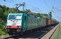 ITL - Eisenbahngesellschaft mbH mit  E 186 134  [NVR-Number: 91 51 6270 005-7 PL-ITL] mit ITL 185 543-6 und Containerzug am Haken am 31.07.18 Durchfahrt Bf. Berlin-Hohenschönhausen.