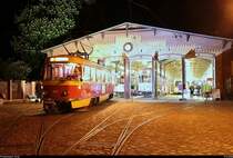 10. Museumsnacht Halle (Saale) und Leipzig: Besuch von 4 Eisenbahnmuseen am 5. Mai 2018 von 18:00 bis 0:00 Uhr.
Blick auf die Wagenhalle des Historischen Straßenbahndepots Halle (Saale) mit Tatra T4D (Tw 901) der Halleschen Straßenbahnfreunde e.V. im Vordergrund, die Rundfahrten in der Stadt anbot. Die Lampe am rechten oberen Rand konnte leider nicht eliminiert werden.
[5.5.2018 | 22:53 Uhr]