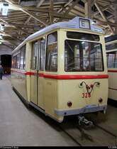 10. Museumsnacht Halle (Saale) und Leipzig: Besuch von 4 Eisenbahnmuseen am 5. Mai 2018 von 18:00 bis 0:00 Uhr.
Blick auf Beiwagen 328 (1956 | Hersteller: VEB Waggonbau Gotha) der Halleschen Straßenbahnfreunde e.V., der im Historischen Straßenbahndepot Halle (Saale) steht.
[5.5.2018 | 23:41 Uhr]