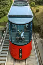 Ein Blick in die Tiefe ,....
Wagen 1 nahe der Bergstation der Schlossbergbahn. 
1.8.2018