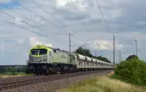 250 007 der Captrain hatte es am 27.06.18 mit ihrem Schotterzug nicht leicht. Sie schlich mit ihrem Zug aus Mühlberg/Elbe kommend durch Niederndodeleben Richtung Braunschweig.