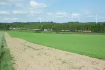 Eine unbekannte 152 mit einem Militärzug nach Grafenwöhr bei Feilitzsch Richtung Hof, 31.05.2017
