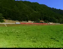 RhB - RE nach Scoul-Tarasp an der Spitze die Ge 4/4 616 unterwegs bei Jenaz am 30.07.2018