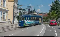 Strassenbahn Gmunden am 24. Juli 2018: Triebwagen GM 10 beim Verlassen der Endstation Franz-Josef-Platz.