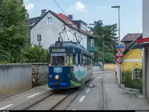 Strassenbahn Gmunden am 24. Juli 2018: Triebwagen GM 10 in der Kuferzeile.
