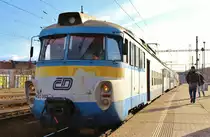 Am 10.08.18 soll der letzte Tag für die 451er in Prag sein. 451.025/026 soll am 11.08.18 nach Chomutov ins Museum fahren. Hier zu sehen 451 092-1/091-3 am 02.03.17 in Praha-Libeň.