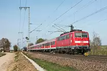 Nachschuss auf 111 054, welche am 06.04.2017 am Zugschluss von einer RB (Basel Bad Bf - Offenburg) hing, die von 146 116-9 als Stw.-Ersatz gezogen wurde. Hier befindet sich der Zug nördlich von Müllheim (Baden) und fuhr gen Freiburg (Breisgau).