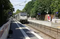 186 183-0 von Lineas/Railpool kommt als Umleiter mit einem schweren Kalkzug aus Hermalle-Huy(B) nach Oberhausen-West(D) und kommt aus Richtung Aachen-West,Aachen-Schanz,Aachen-Hbf,Aachen-Rothe-Erde und fährt durch Aachen-Eilendorf in Richtung Stolberg-Hbf(Rheinland)Eschweiler-Hbf,Langerwehe,Düren,Merzenich,Buir,Horrem,Kerpen-Köln-Ehrenfeld.
Aufgenommen vom Bahnsteig 2 in Aachen-Eilendorf. 
Bei Sommerwetter am Mittag vom 30.7.2018.