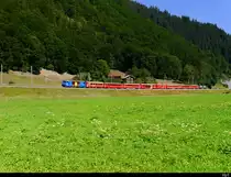 RhB - RE nach Davos an der Spitze die Ge 4/4 652 unterwegs bei Jenaz am 30.07.2018