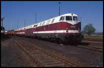 228639 an der Spitze eines Lokzuges im RAW Görlitz am 3.5.1995.