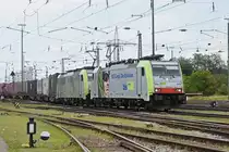 Doppeltraktion, mit den BLS Loks 486 508-5 und 486 509-3, durchfahren den Badischen Bahnhof. Die Aufnahme stammt vom 17.07.2018.