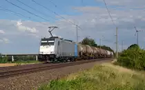 186 437 wird zur Zeit von der Retrack eingesetzt. Am 27.06.18 rollt sie mit ein paar Kesselwagen durch Niederndodeleben Richtung Braunschweig.