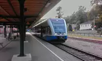 Ferien auf Usedom. Da kam ich natürlich nicht darum herum, einige Bilder der Usedomer Bäderbahn UBB zu machen, die ganz Usedom mit dem Festland verbindet. Tagsüber fahren die Züge im Zweistundentakt bis nach Stralsund.
Der Triebzug 646 111 ist gerade aus Züssow gekommen und wird nächstens seine Fahrt nach Swinemünde / Świnoujście Centrum fortsetzen.

Seebad Heringsdorf, 13.07.2018