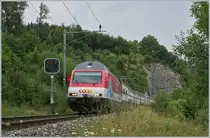Die SBB Re 460 065-6 mit dem IR 27 2464 auf dem Weg Richtung Basel SBB kurz nach Läufelfingen auf der Alten Hauensteinlinie (Sommerfahrplan 2018). Das Bild zeigt auch, was es auf der Alten HAuensteinline eher selten zu sehen gibt: Ein Vorsignal, hier im besonderen Fall das Einfahrvorsignal A* von Läufelfingen. 
7. August 2018