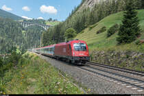 ÖBB 1216 013 am 25. Juli 2018 vor einem EC bei St. Jodok am Brenner.