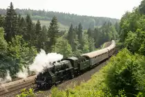 Rückfahrt der S 3/6 3673 am 19.05.2018 über die Schiefe Ebene von Marktschorgast nach Neuenberg-Wirsberg. Am Zugkopf führt eine V100.

Hersteller: J.A. Maffei, München
Fabriknr.: 4536
Abnahmedatum: 01.08.1918
Erst-Bw: München Hbf
Umbeheimatungen: Augsburg, Ingolstadt, Lindau, Neu-Ulm, Ulm, Winterthur
Heimat-Bw. z.Z.d. Aufnahme: BEM Nördlingen
Eigentümer z.z.d. Aufnahme: Bayerisches Eisenbahnmuseum Nördlingen
ursprüngl. Fahrzeugnr.: 3673
UIC-Nr.: 90 80 0018 478-2 D-BYB
Betreibernr. z.Z.d. Aufnahme: 3673
Umnummerierungen: 18 478
z-Stellung: 13.04.1959
Ausmusterung: 14.07.1960
Radsatzfolge: 2'C1'h4v
Vmax (km/h): 120
Leistung (Psi): 1.770
Dienstmasse mit Tender (t): 135
Dienstmasse ohne Tender (t): 90
max. Radsatzfahrmasse (t): 17
LüP (mm): 23.230