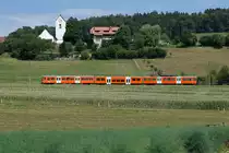 Baldiges Aus für die Be 4/12  MANDARINLI 

Regionalverkehr Bern-Solothurn RBS

Demnächst werden sämtliche noch im täglichen Betrieb stehenden Be 4/12  MANDARINLI  aus dem Jahre 1974 durch die neuen Be 4/10, Nummer 01 bis 14,  WORBLA  ersetzt.

Noch sind sie in verschiedenen Farbvarianten auf der Strecke Bern - Worb Dorf unterwegs.
Die Aufnahmen sind am 7. August 2018 in Worblaufen und bei Vechigen entstanden.
Foto: Walter Ruetsch 
