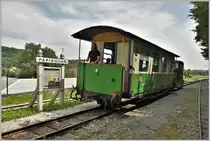 Lillafüredi Állami Erdei Vasút (LÁEV). In Papírgyár wechseln wir auf die Strecke nach Garadna via Lillafüred. In Papírgyár wird in der Ausweiche auch der Salonwagen umfahren. Links erkennt man das Gleis Richtung Mahoca.(13.06.2018)