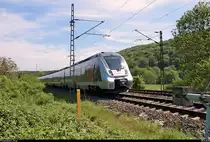 9442 811 (Bombardier Talent 2) von Abellio Rail Mitteldeutschland als RB 74614 (RB20) von Naumburg(Saale)Hbf nach Eisenach fährt bei Saaleck auf der Bahnstrecke Halle–Bebra (KBS 580).
[10.5.2018 | 11:13 Uhr]