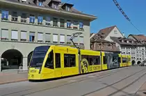 Be 6/8 Combino 671 mit einer Gratulations Werbung für den Meistertitel der Young Boys (YB), auf der Linie 8, bedient die Haltestelle beim Casinoplatz. Die Aufnahme stammt vom 09.07.2018.
