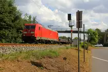 185 251-6 DB kommt aus Richtung Koblenz mit einem gemischten Güterzug aus Süden nach Köln-Gremberg und fährt durch Bad-Honnef am Rhein in Richtung Köln. Aufgenommen auf der Rechten Rheinstrecke in Bad-Honnef(am Rhein). 
Bei Sommerwetter am Nachmittag vom 31.7.2018.
