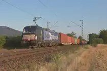 MRCE/BoxXpress X4 E-850 @ Bickenbach am 03.08.2018.  Bewässerungsfeldwirtschaft erzeugt eine Nebeleffekt.
