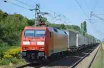DB Cargo Deutschland AG mit  152 121-0  [NVR-Number: 91 80 6152 121-0 D-DB] und KLV-Zug am 08.08.18 Bf. Berlin-Hohenschönhausen.