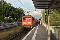Abendlicher Nachschub ist hier in Form der 111 143-4 mit einem RE4 nach Dortmund, kurze Zeit nach dem der Regen durch war, kam schon wieder die Sonne und erhellte den Fotostandort Korschenbroich Bahnhof. 9.8.2018