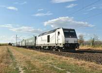 1285 114-5 alias DE 803 kommt bei Broicherseite mit einem Kastelzug aus Osterath kommend gen Neuss gefahen am Freitagabend den 10.8.2018