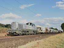 DE 501/alias 4185 017-6 der Rheincargo kommt mit Silowagen aus Neuss Weissenberg gen Osterath am Freitagabend den 10.8.2018