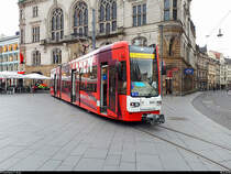 MGT-K-2 (Bombardier Flexity Classic), Wagen 694, der Halleschen Verkehrs-AG (HAVAG) wurde anlässlich einer Feier gemietet und im Innenraum ausgeschmückt. Hier steht das Fahrzeug auf dem Abstellgleis vor dem Stadthaus am Marktplatz.
[18.5.2018 | 18:12 Uhr]