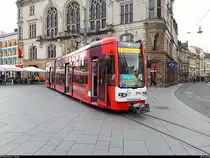 MGT-K-2 (Bombardier Flexity Classic), Wagen 694, der Halleschen Verkehrs-AG (HAVAG) wurde anlässlich einer Feier gemietet und im Innenraum ausgeschmückt. Hier steht das Fahrzeug auf dem Abstellgleis vor dem Stadthaus am Marktplatz.
[18.5.2018 | 18:12 Uhr]