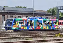 0654 008-1 mit  Otmar-Alt Kunstwerk  von der Rurtalbahn im Bf Euskirchen - 30.06.2018