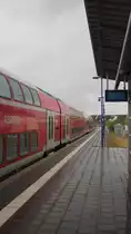 Eine RB85, gezogen von einer unbekannten BR 218, steht in Burg(Fehmarn) nach einem heftigen Regenschauer zur Weiterfahrt nach Puttgarden bereit. Der Zug bestand aus 4 DoSto-Wagen.
Blick Richtung Ausfahrt.
Burg (Fehmarn), der 11.8.2018