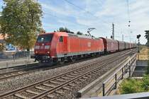 185 067-6 fährt hier mit dem Northeimer aus Nievenheim aus am Sonntag den 12.8.2018