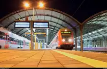 DABpbzfa mit Schublok 146 0?? der Elbe-Saale-Bahn (DB Regio Südost) als RE 16338 (RE30) nach Magdeburg Hbf steht in seinem Startbahnhof Halle(Saale)Hbf auf Gleis 10 E-G. In Fahrtrichtung Magdeburg Hbf werden die Züge normalerweise gezogen.
[19.5.2018 | 22:20 Uhr]