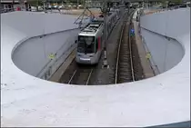 Im Rampenrund -

Einfahrt einer Straßenbahn an der Haltestelle Bilk S in den Tunnel der Düsseldorfer Wehrhahnlinie. 

14.08.2018 (M)