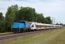 Der Stadler Eea 936 133 schleppt am 13. August 2018 drei SBB RABe 522 zwischen Erlen und Sulgen.