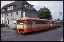 Dreiteiliger DKB VT, ex AKN, mit VT 254, 210 und 211 auf Sonderfahrt hier am 25.5.1995 bei der Ortsdurchfahrt in Sieglar.
