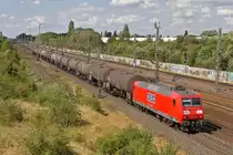 RBH-Lok 145 019-6 mit Kesselzug am 10.08.2018 in Porz am Rhein.