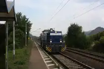 Eine Unbekannte Diesellok von der Ruhrtalbahn ? solo durch Namedy in Richtung Koblenz.

Namedy
17.08.2018