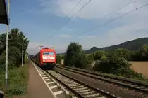 Die 101 016-4 der DB Fernverkehr mit einem IC aus Köln kommend durch Namedy in Richtung Koblenz.

Namedy
17.08.2018