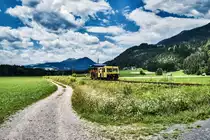X 626.109 der Gailtalbahn Betriebs GmbH, fährt als Mess 9901 (Hermagor - Kötschach-Mauthen), zwischen St. Daniel und Kötschach-Mauthen vorüber.
Aufgenommen am 18.7.2018.

Mehr zu unserer ersten Fahrt gibts hier zum nachlesen ;-)
<a href= http://www.gailtal-journal.at/kultur/das-postkastl-auf-schiene/72116/  rel= nofollow >www.gailtal-journal.at/kultur/das-postkastl-auf-schiene/7...</a>

<a href= http://www.gailtalbahn.at/  rel= nofollow >www.gailtalbahn.at/</a>
<a href= https://www.facebook.com/vereingailtalbahn/  rel= nofollow >www.facebook.com/vereingailtalbahn/</a>
