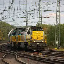 7866,7784  beide von Lineas kommen als Umleiter mit einem Kalkleerzug aus Oberhausen-West(D) nach Hermalle-Huy(B) und kommen aus Richtung Duisburg-Hochfeld-Süd,Duisburg-Rheinhausen-Ost,Duisburg-Rheinhausen,Krefeld-Hohenbudberg-Chempark,Krefeld-Uerdingen,Krefeld-Linn,Krefeld-Oppum,Meerbusch-Osterath,Neuss-Hbf,Neuss-Süd,Norf,Neuss-Allerheiligen, Nievenheim,Dormagen,Dormagen-Bayerwerk,Köln-Worringen,Köln-Chorweiler,Köln-Longerich ,Köln-Nippes,Köln-Ehrenfeld,Kerpen,Horrem,Buir,Merzenich,Düren,Langerwehe,Eschweiler-Hbf,Stolberg-Hbf(Rheinland)Aachen-Eilendorf,Aachen-Rothe-Erde und fahren durch den Aachener-Hbf und fahren gleich die Ronheider-Rampe hoch in Richtung Aachen-Süd,Hergenrath(B),Astenet(B),Lontzen(B),Welkenraedt(B),Ruyff(B),Henri-Chapelle(B),Montzen(B),Montzen-Gare(B). 
Aufgenommen vom Bahnsteig 2 vom Aachen-Hbf.
Am Abend vom 9.8.2018.