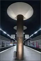 Markante Stützen in hoher Halle -

U-Bahnhof Steinstraße der Hamburger Linie U1.

15.08.2018 (M)